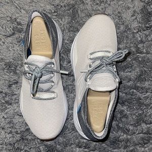 Womens New Balance athletic shoes - NEVER WORN